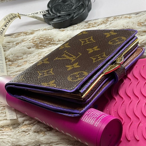 Hand painted LV wallets. 2 separate - Picture 5 of 16